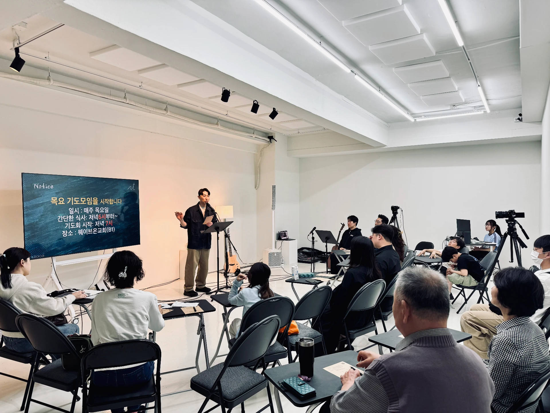 웨이브온교회 주일예배 풍경